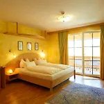 Hotel Der Grubacher 4*
